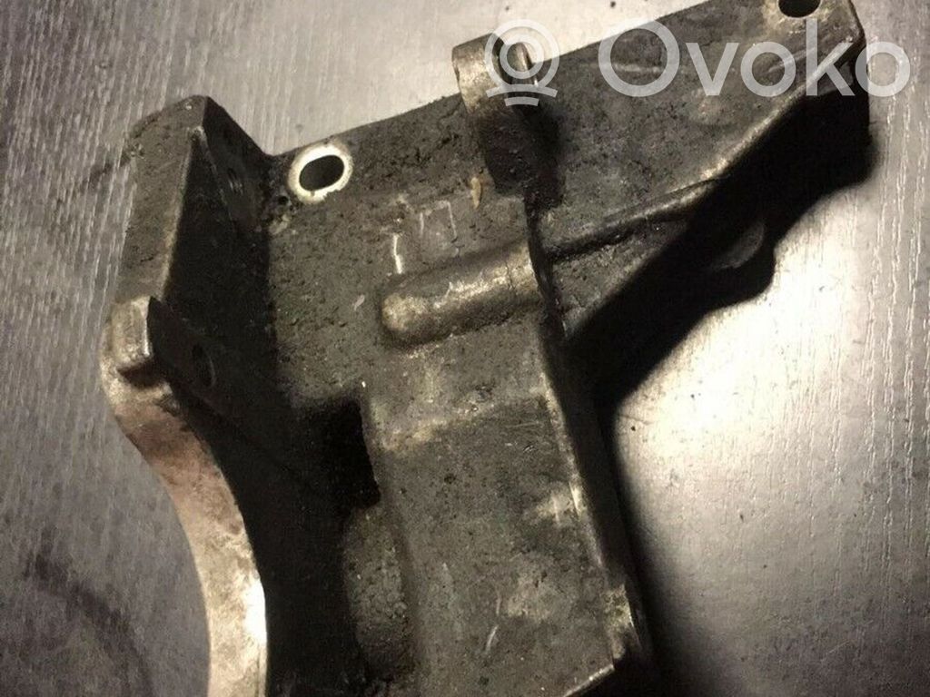 Engine mounting bracket   2245775
