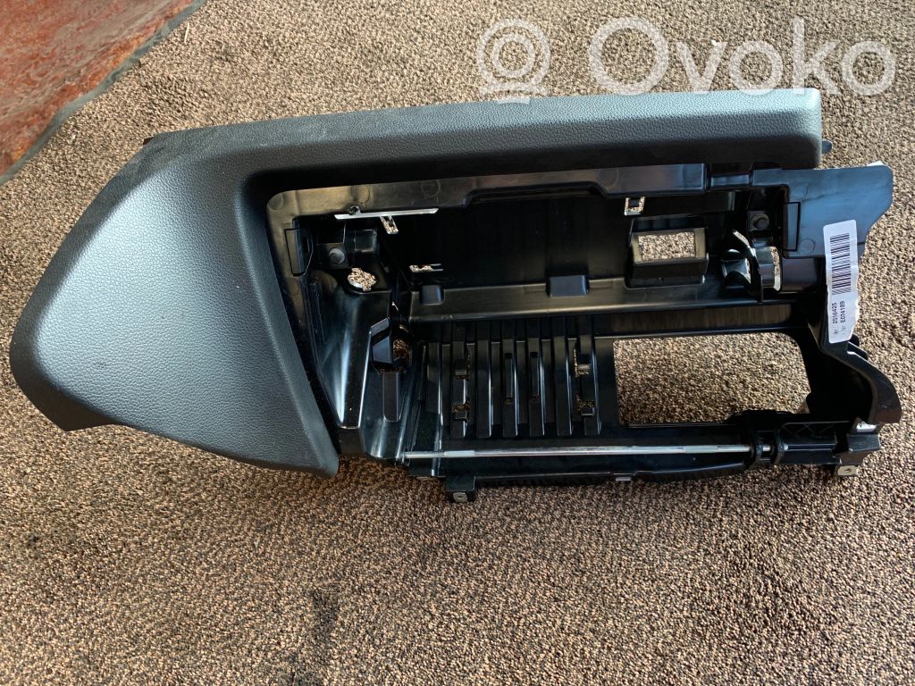 BMW 1 E81 E87 Daiktadėžės (bordačioko) remas 