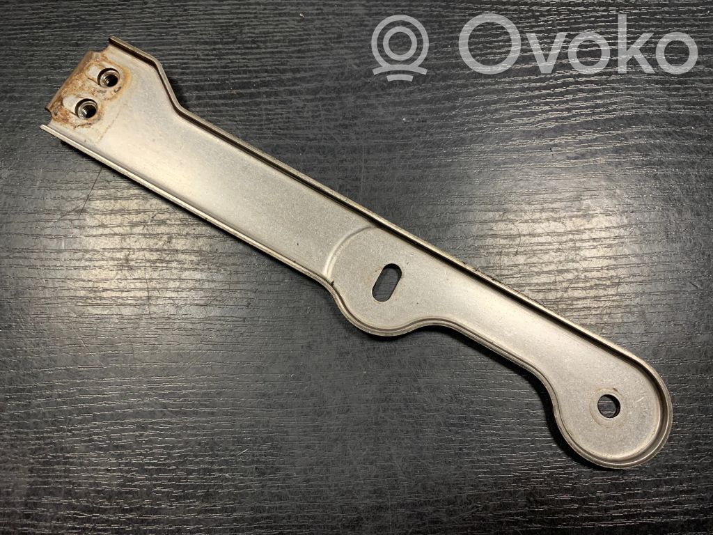 Gearbox mounting bracket
