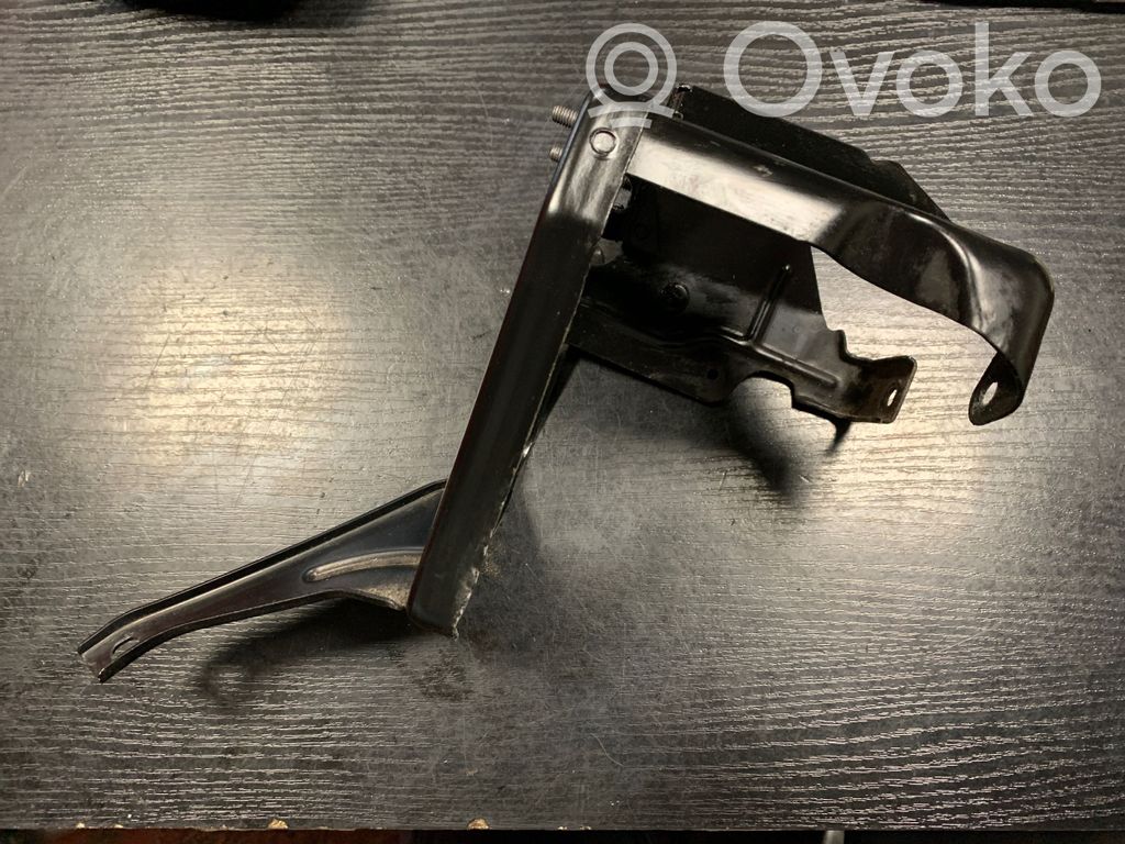 BMW 3 E90 E91 Support de pompe de direction assistée 