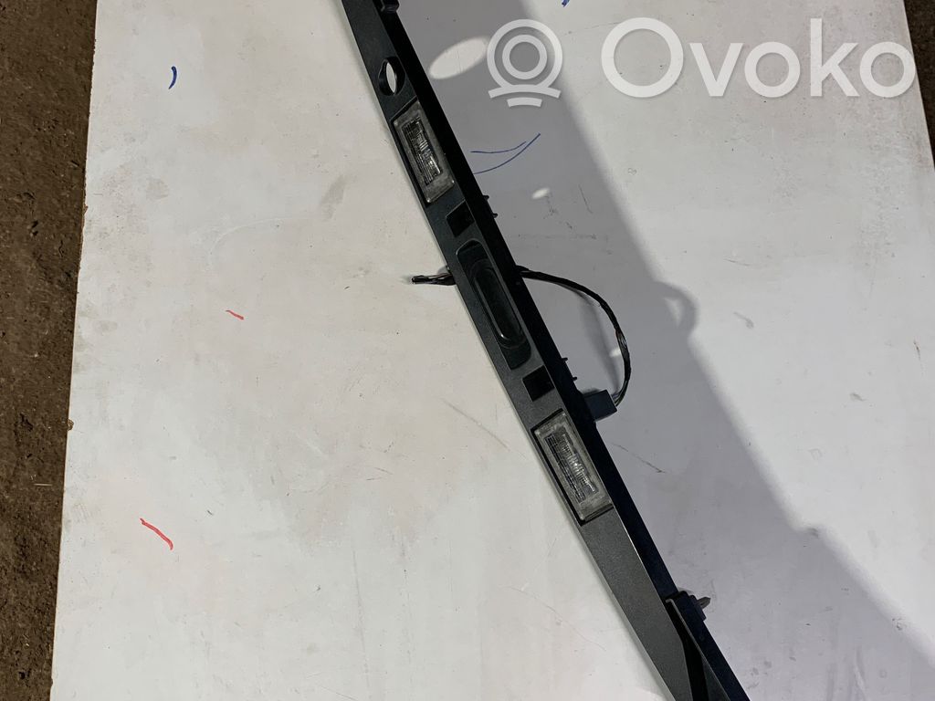 BMW 7 E65 E66 Bagāžnieka numura zīmes apgaismojuma līste 
