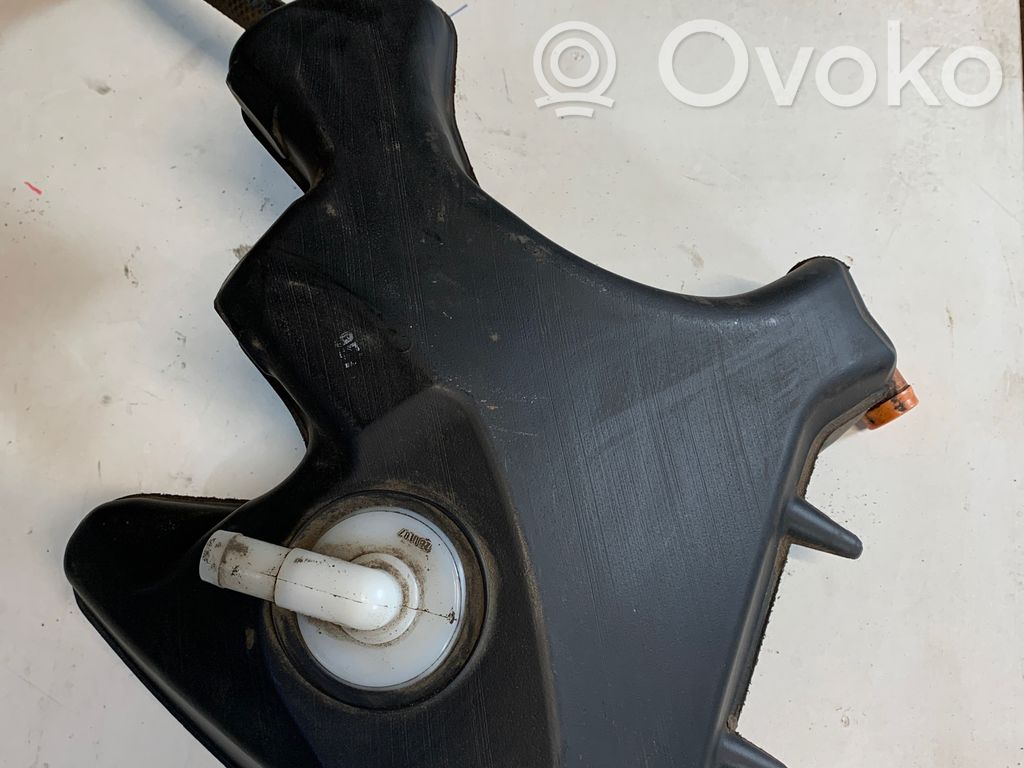 BMW 7 E65 E66 Polttoainesäiliö 