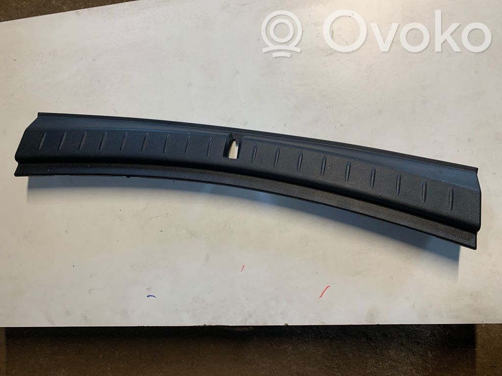 BMW 2 F46 Osłona pasa bagażnika 