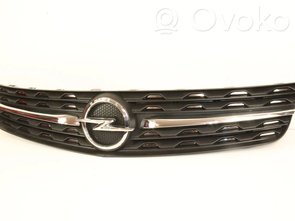 Opel Zafira Life Front grill 