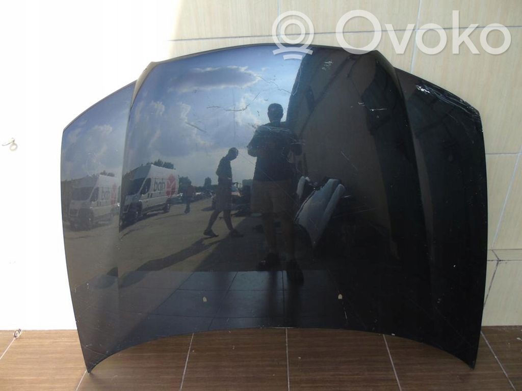 Капот двигателя