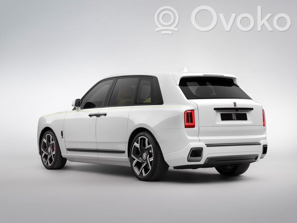 Rolls-Royce Cullinan Puerta trasera 