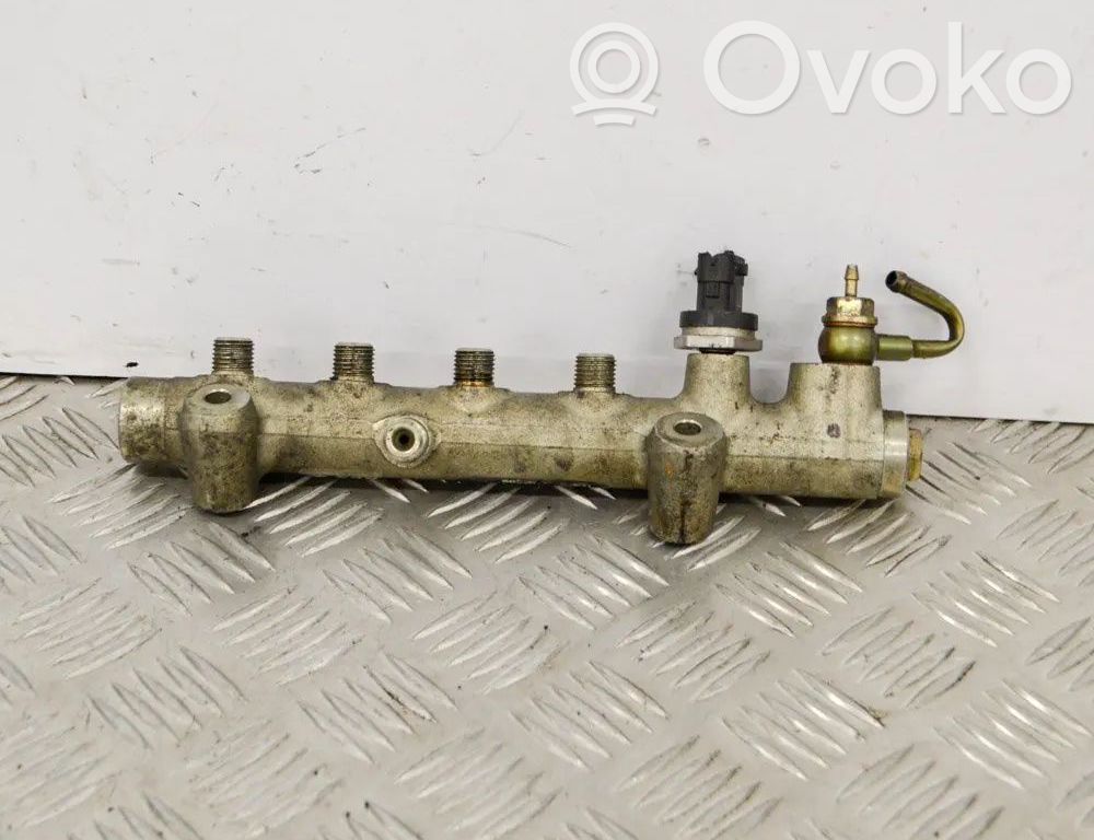 Opel Astra H Polttoainepääputki 
