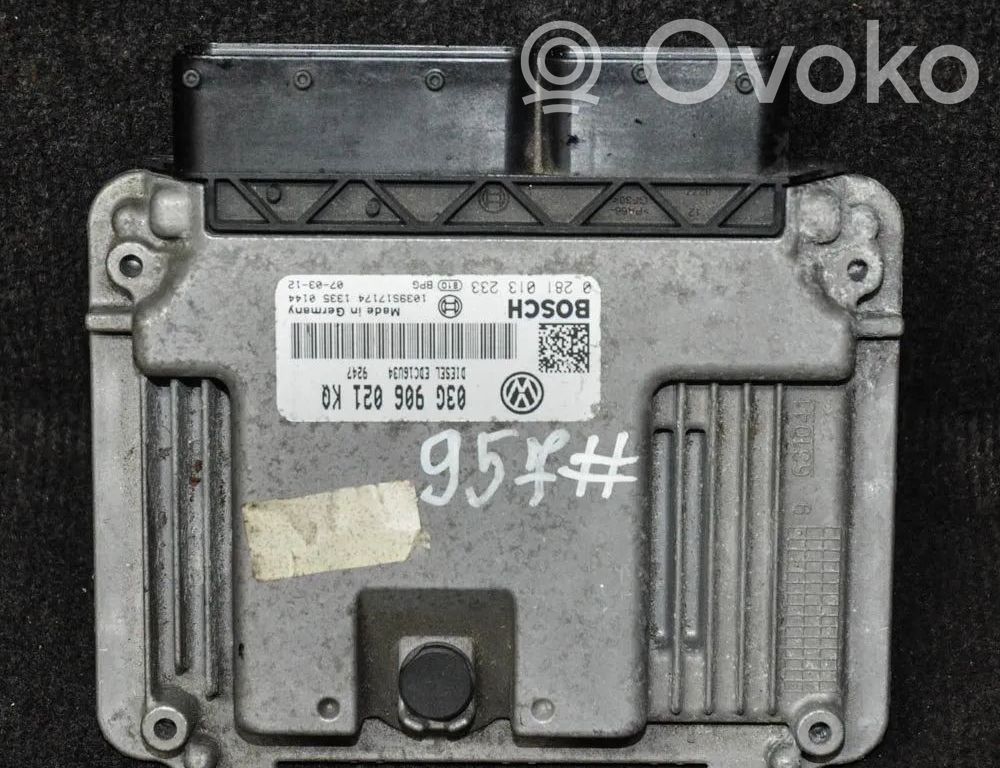 Volkswagen Golf V Engine control unit/module 
