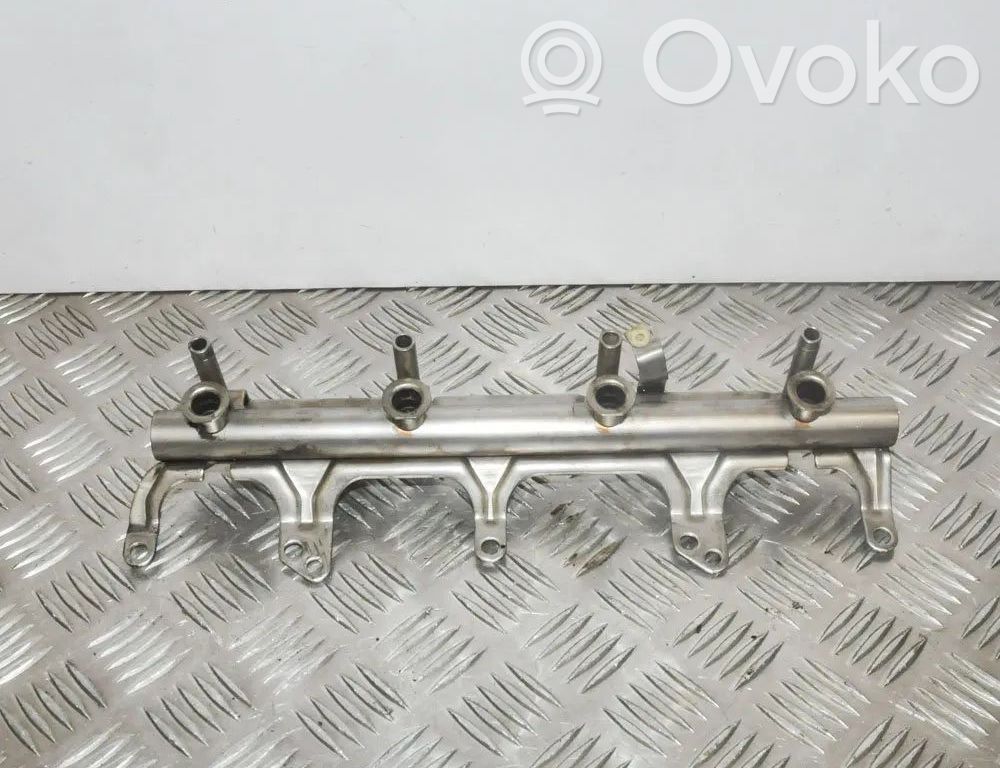 Audi A4 S4 B8 8K Tuyau de conduite principale de carburant 