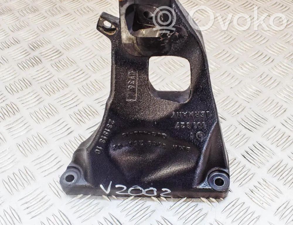 Engine mounting bracket   6769260