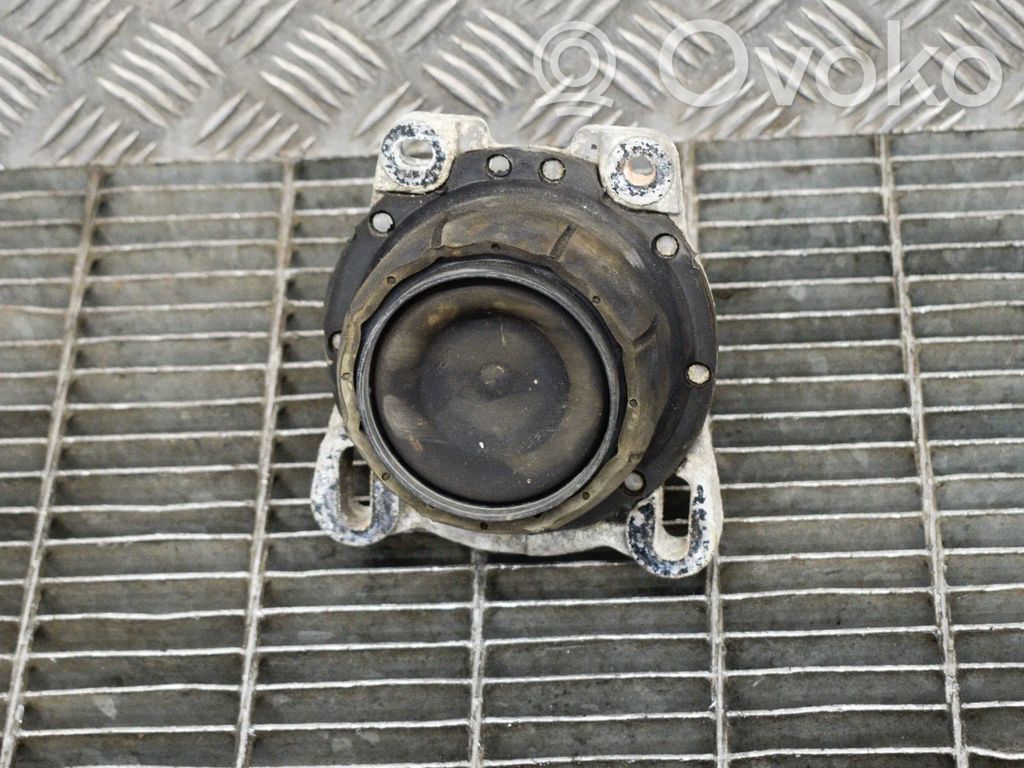 Engine mount bracket   4C116A002AE