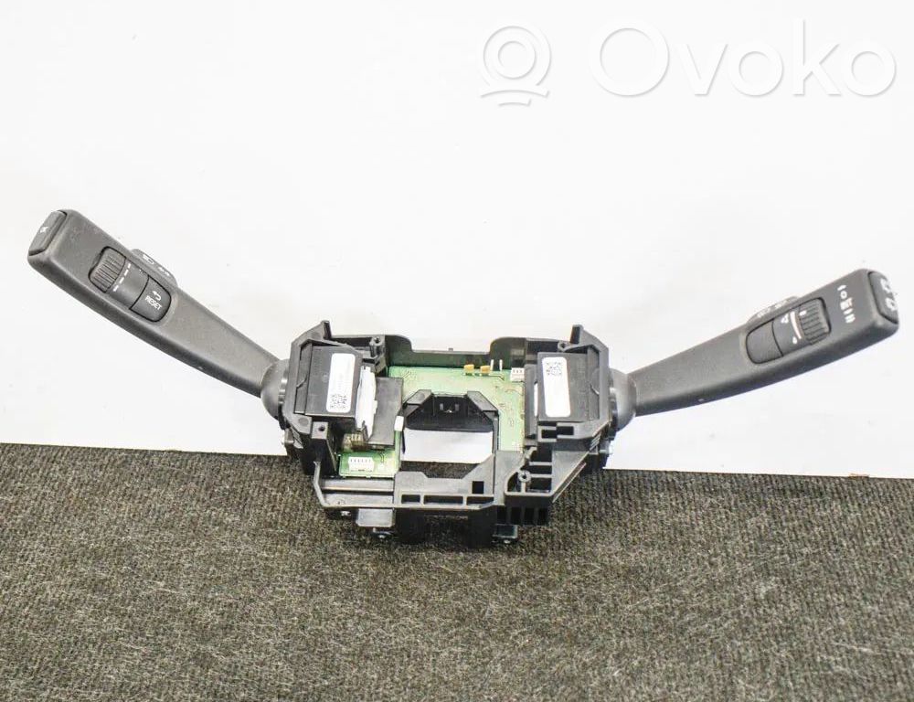 Volvo V40 Palanca de intermitentes 