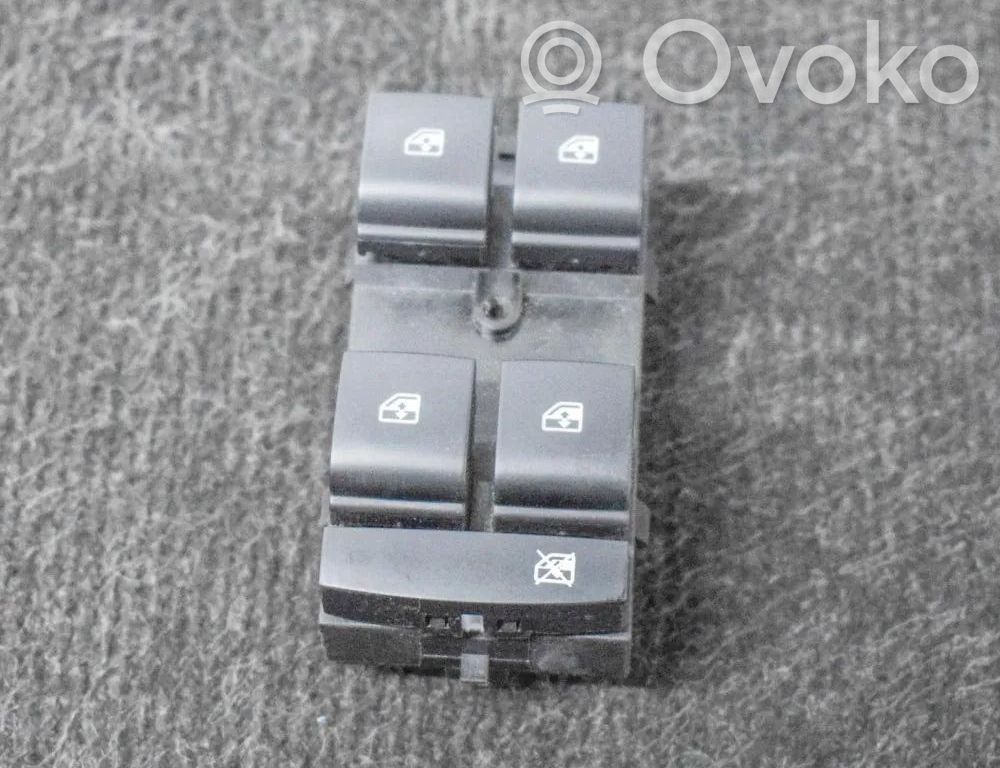Chevrolet Malibu Electric window control switch 