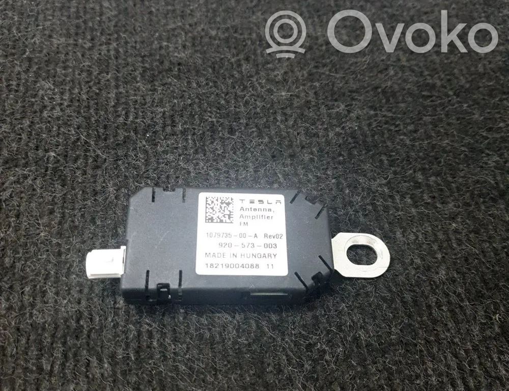 Tesla Model 3 Antenas pastiprinātājs 