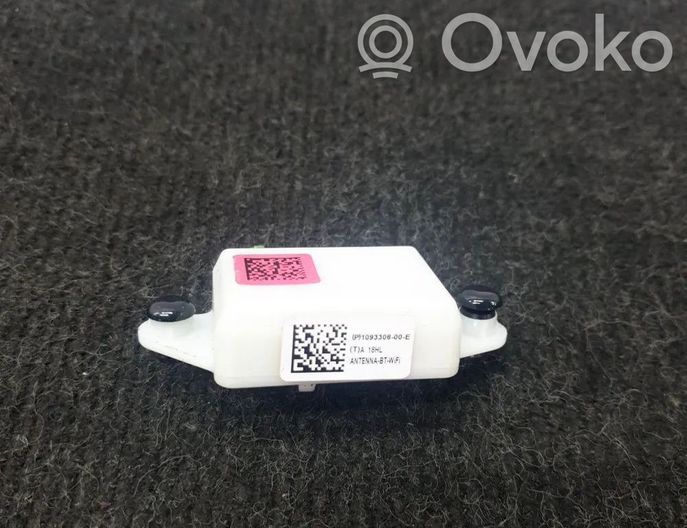 Tesla Model 3 Pystyantennivahvistin 