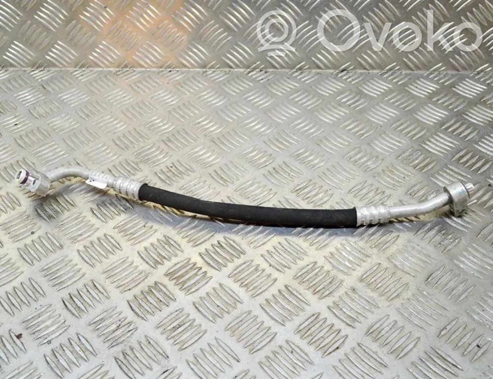 BMW i3 Ilmastointilaitteen putki (A/C) 