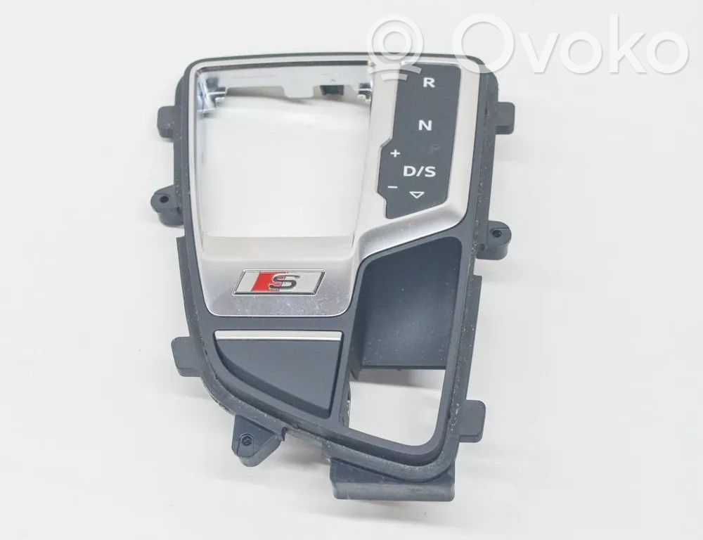 Audi A5 Consola de plástico de la palanca de cambios 