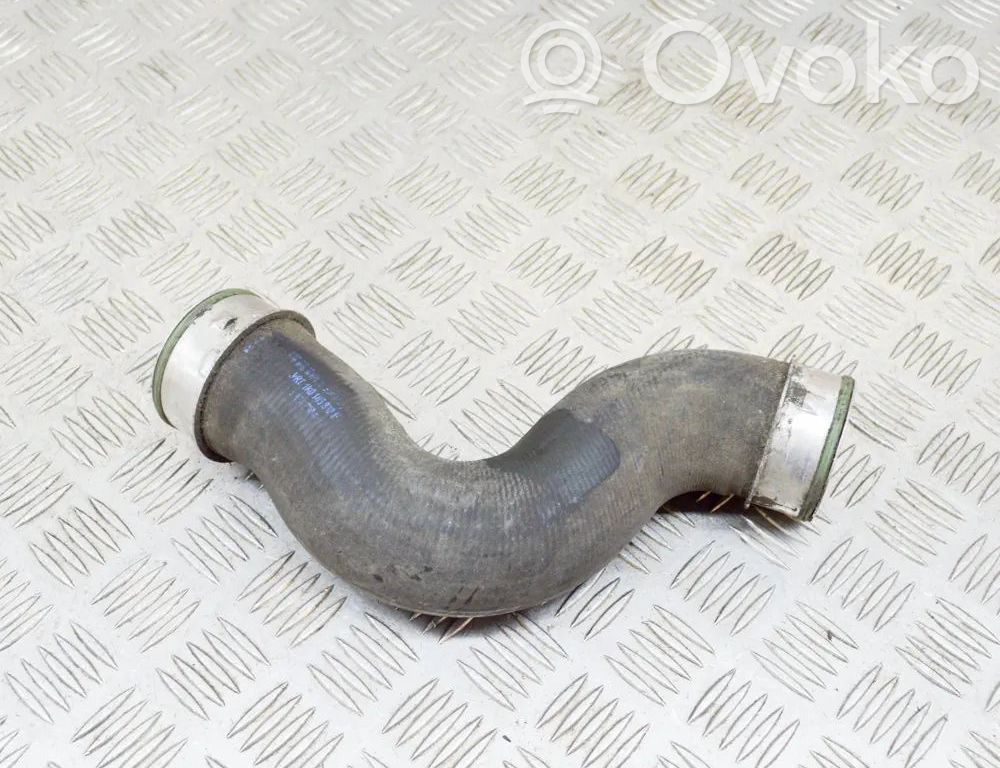 Volkswagen PASSAT B7 Interkūlera šļūtene (-es) / caurule (-es) 