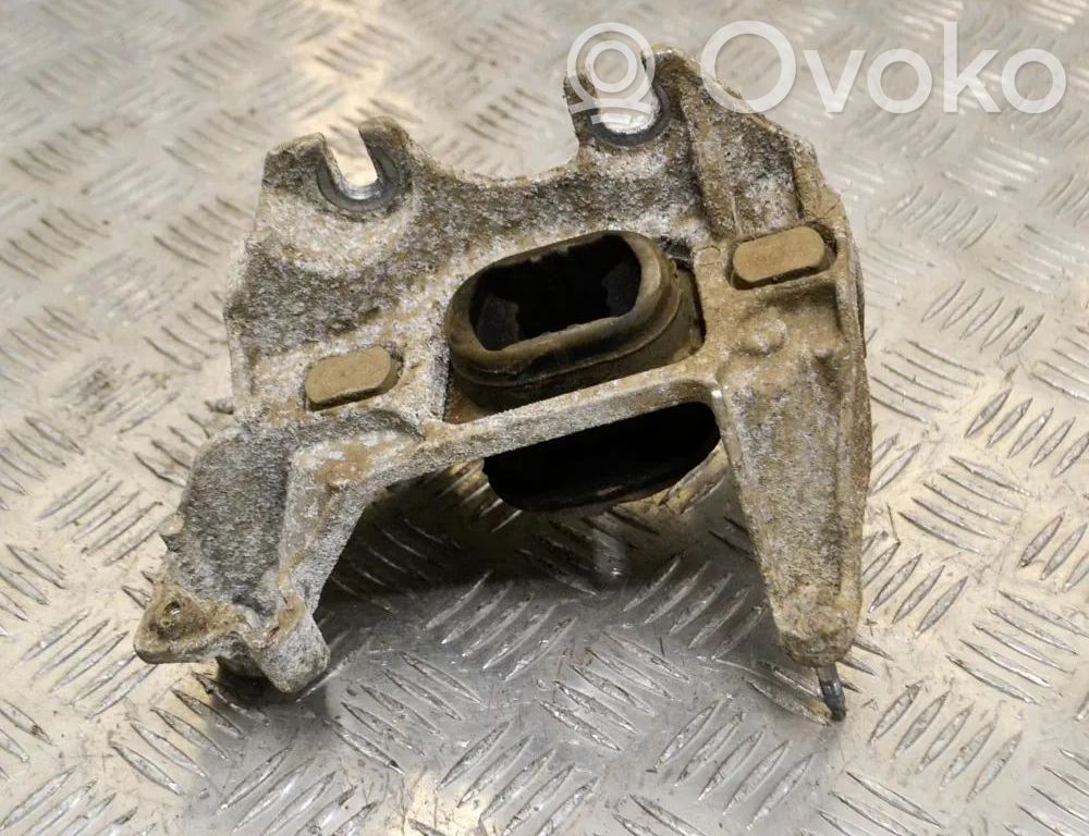 Renault Zoe Engine mount bracket 