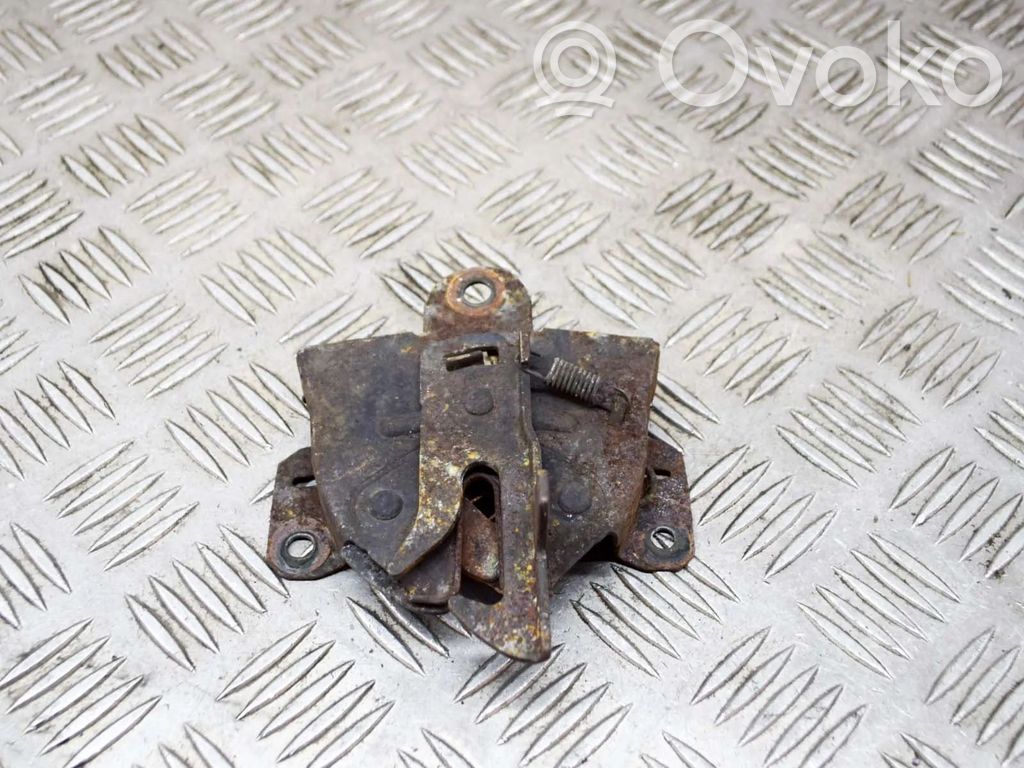 Serrure de capot