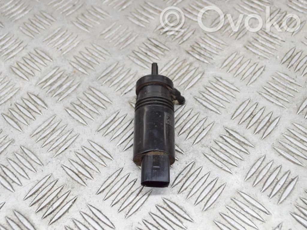 Tesla Model Y Windscreen/windshield washer pump 