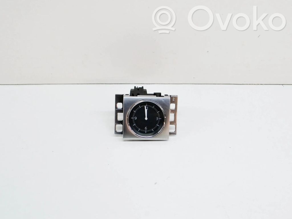 Volkswagen PASSAT B8 Clock 