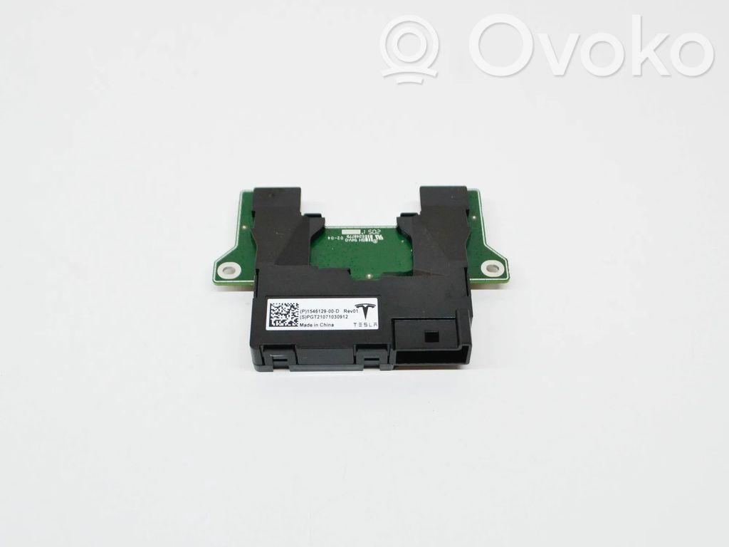 Tesla Model 3 Enchufe conector USB 