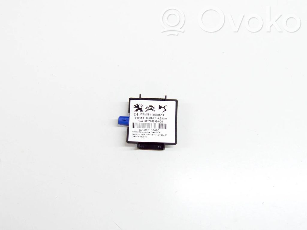 Peugeot 2008 II Antena GPS 