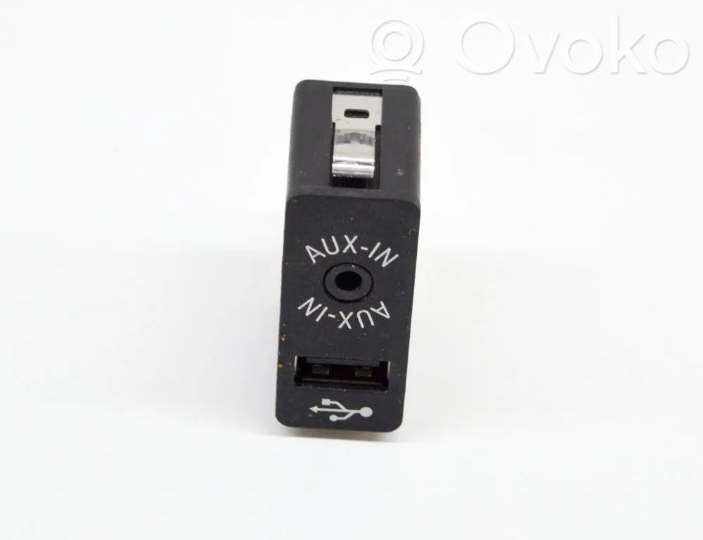 Enchufe conector entrada auxiliar   9266607