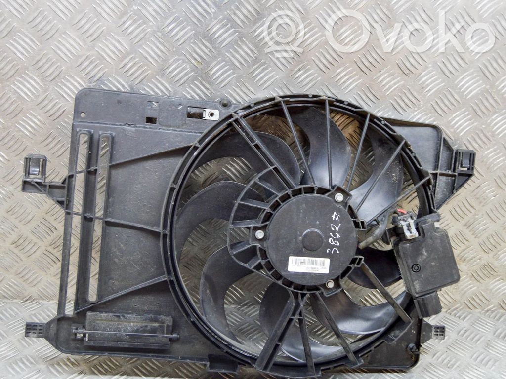 Ford Focus Radiator cooling fan shroud 