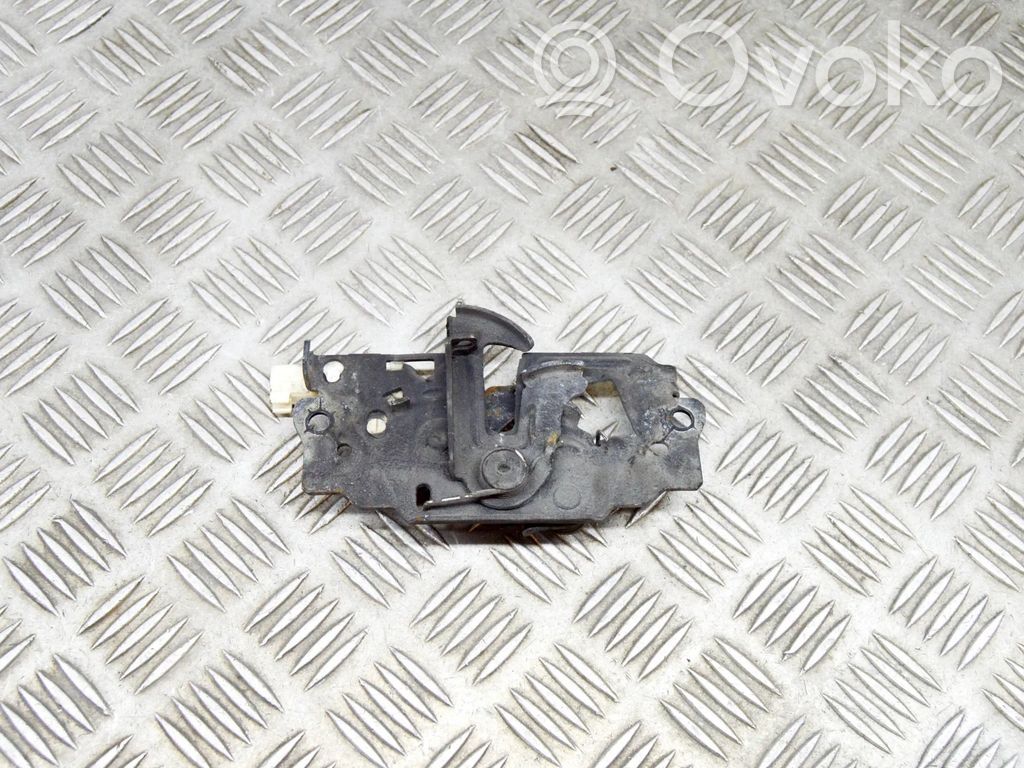 Ford Focus Dzinēja pārsega slēdzene 