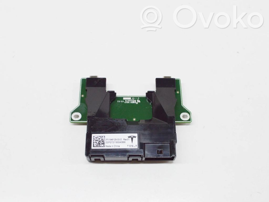 Tesla Model 3 Enchufe conector USB 