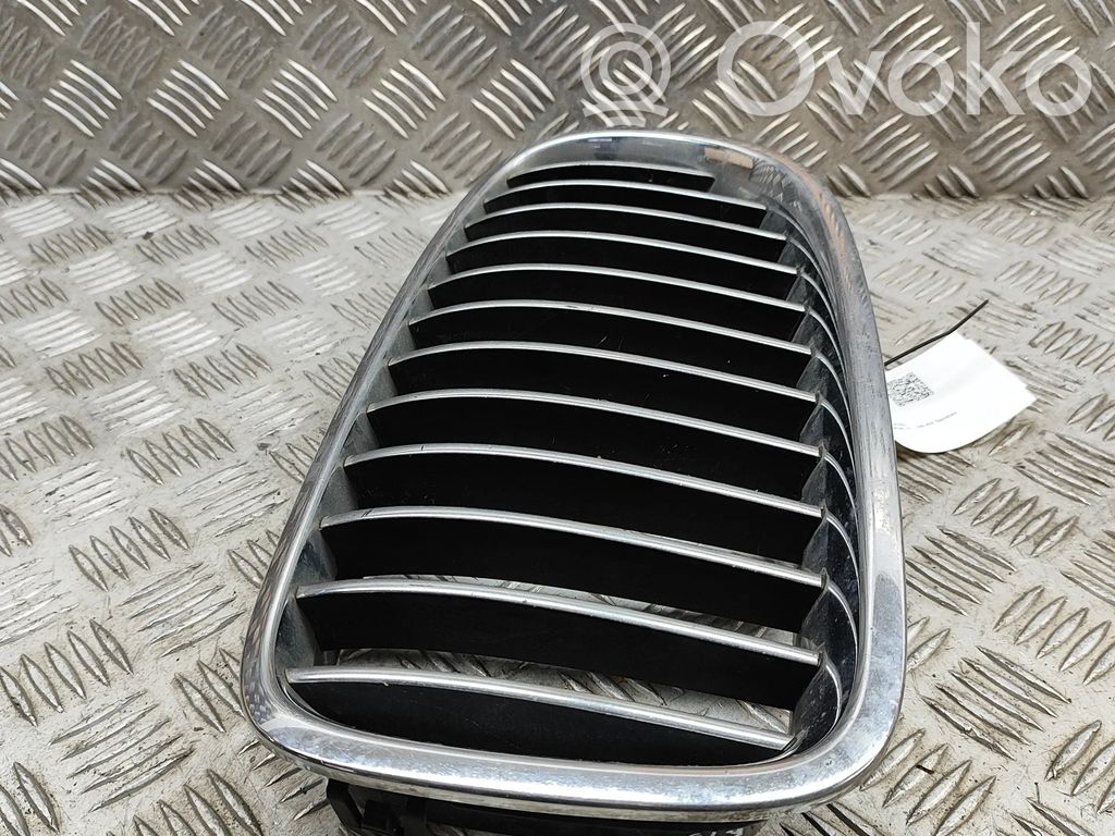 BMW 5 F10 F11 Grotelės priekinės 