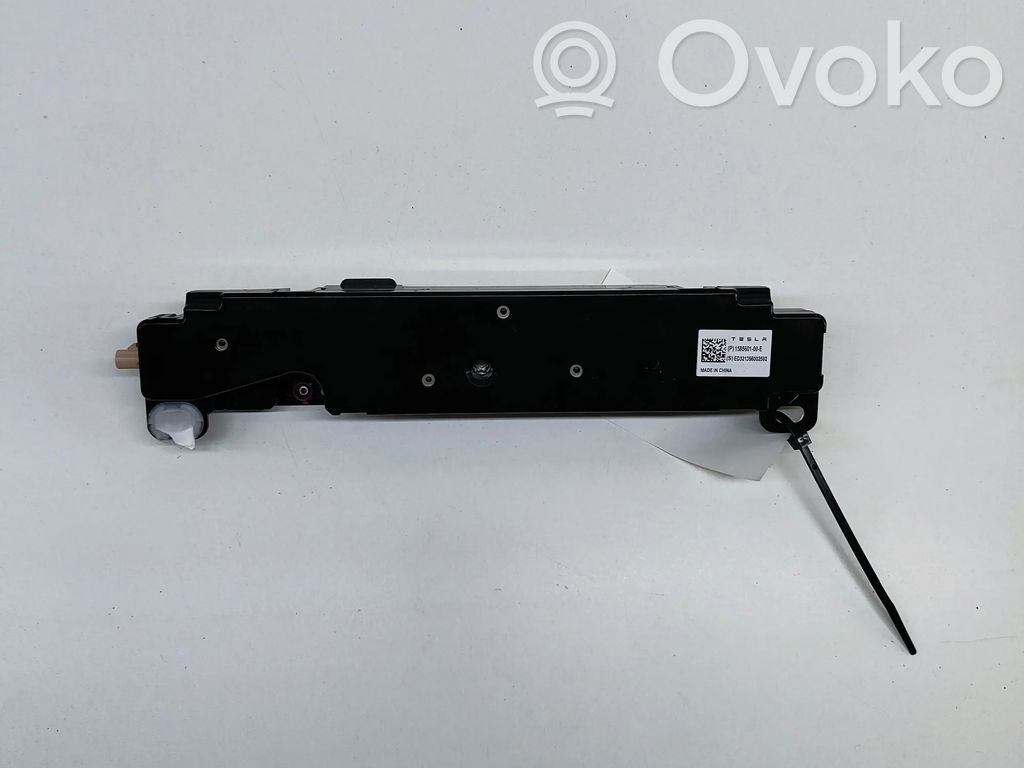 Tesla Model Y Amplificatore antenna 