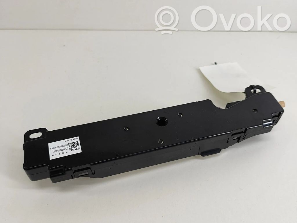 Tesla Model 3 Amplificatore antenna 