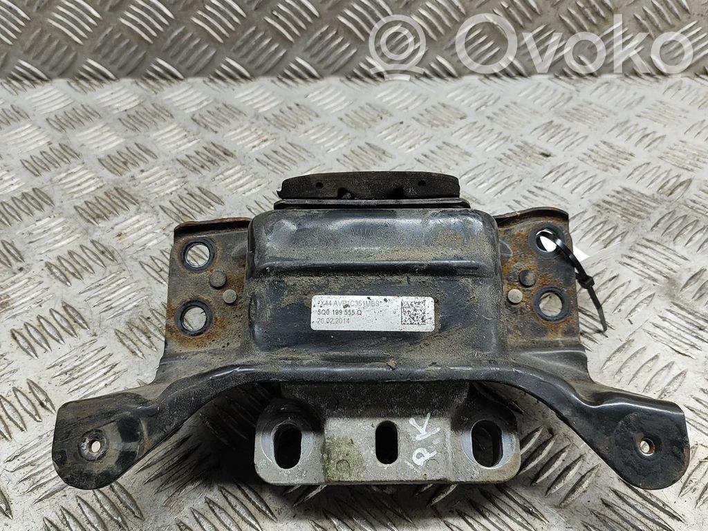 Volkswagen Golf VII Engine mount bracket 