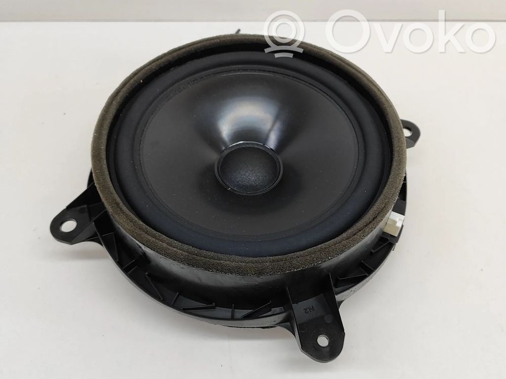 Lexus UX Altavoz de la puerta delantera 