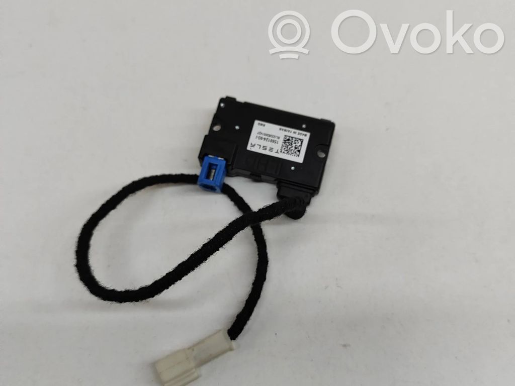 Tesla Model Y Windshield/windscreen camera 