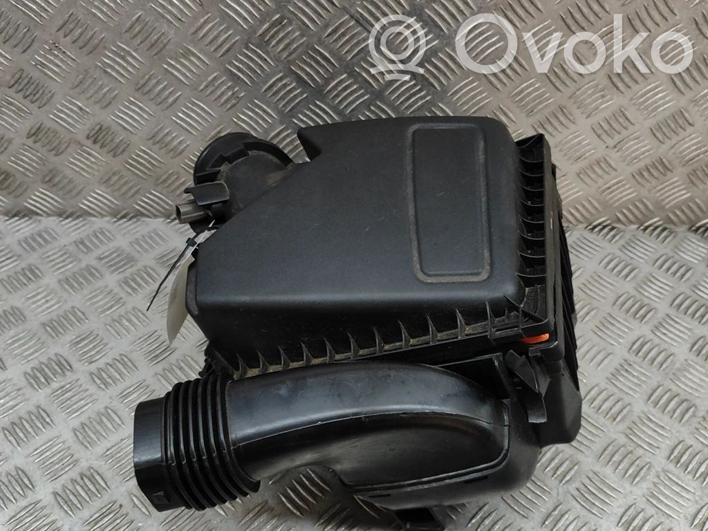 Ford Focus Air filter box 