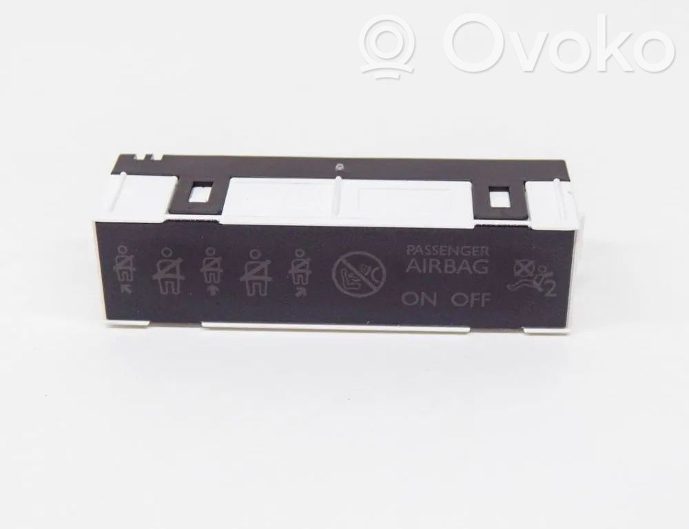 Opel Crossland X Passenger airbag on/off switch 
