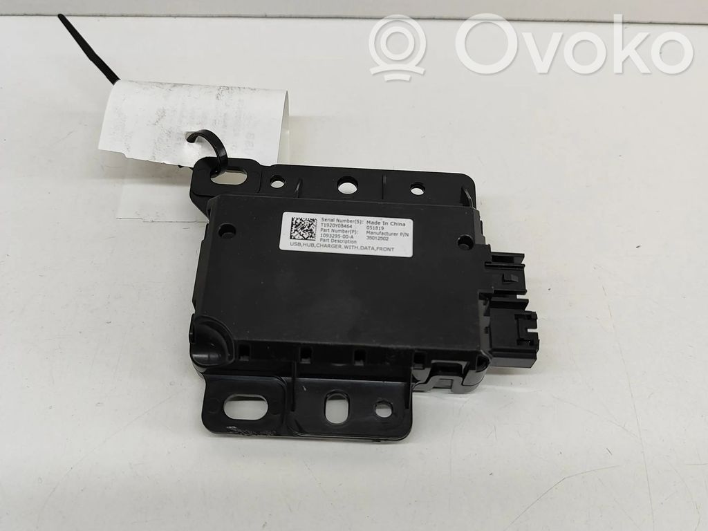 Tesla Model 3 USB control unit 