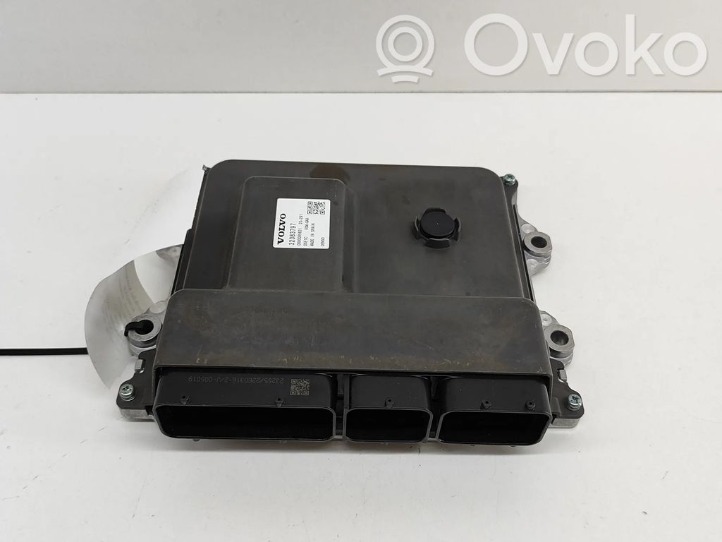 Volvo XC40 Engine control unit/module 