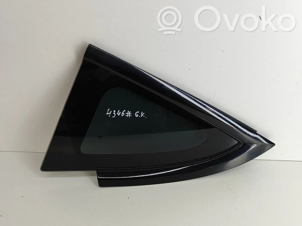 Tesla Model 3 Geam lateral spate 