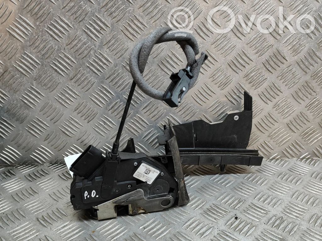 Ford Focus Priekšpusē slēdzene 