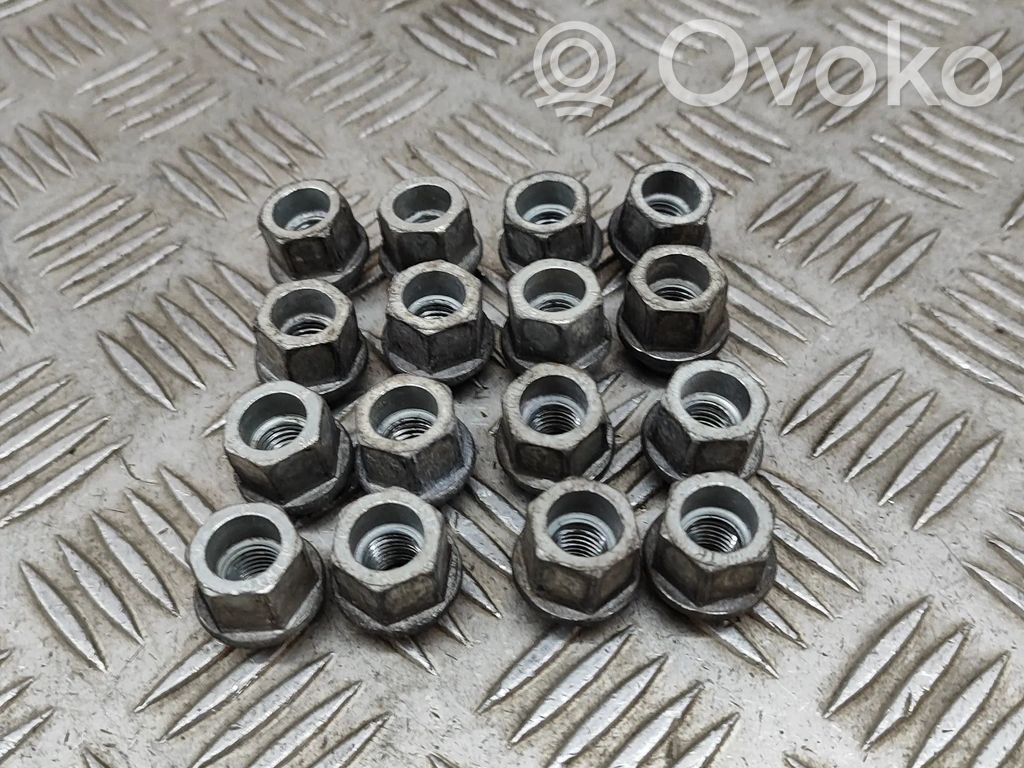 Opel Cascada Tuercas/tornillos 