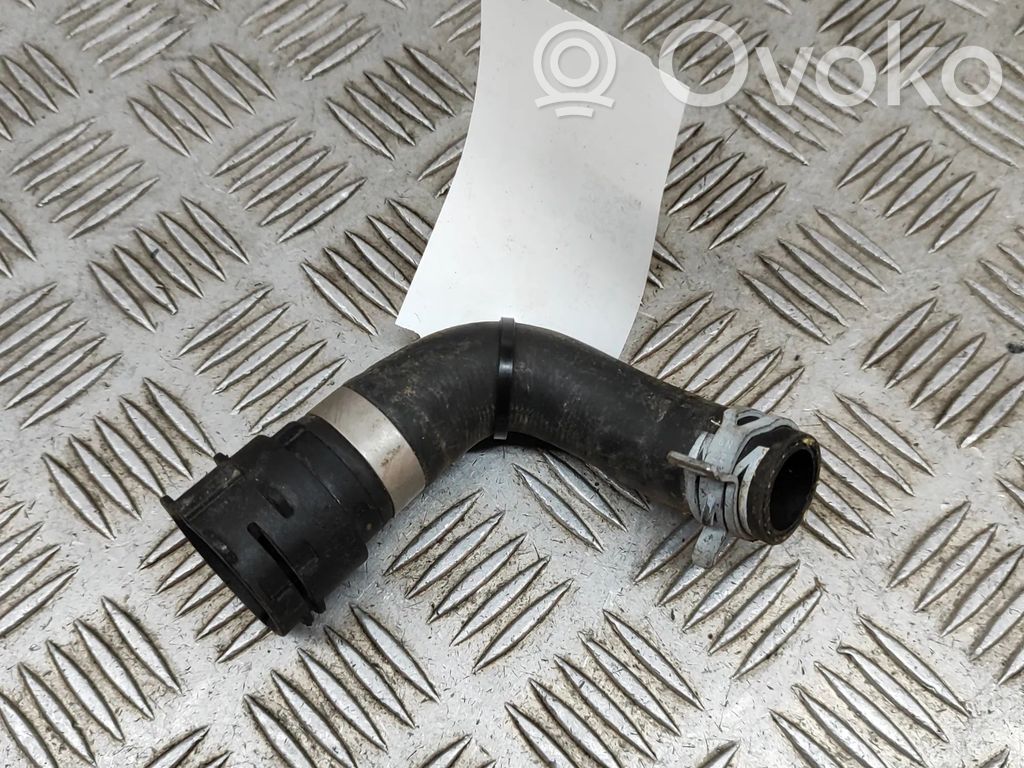 Porsche Taycan 9J1 Tubo flessibile del liquido di raffreddamento del motore 