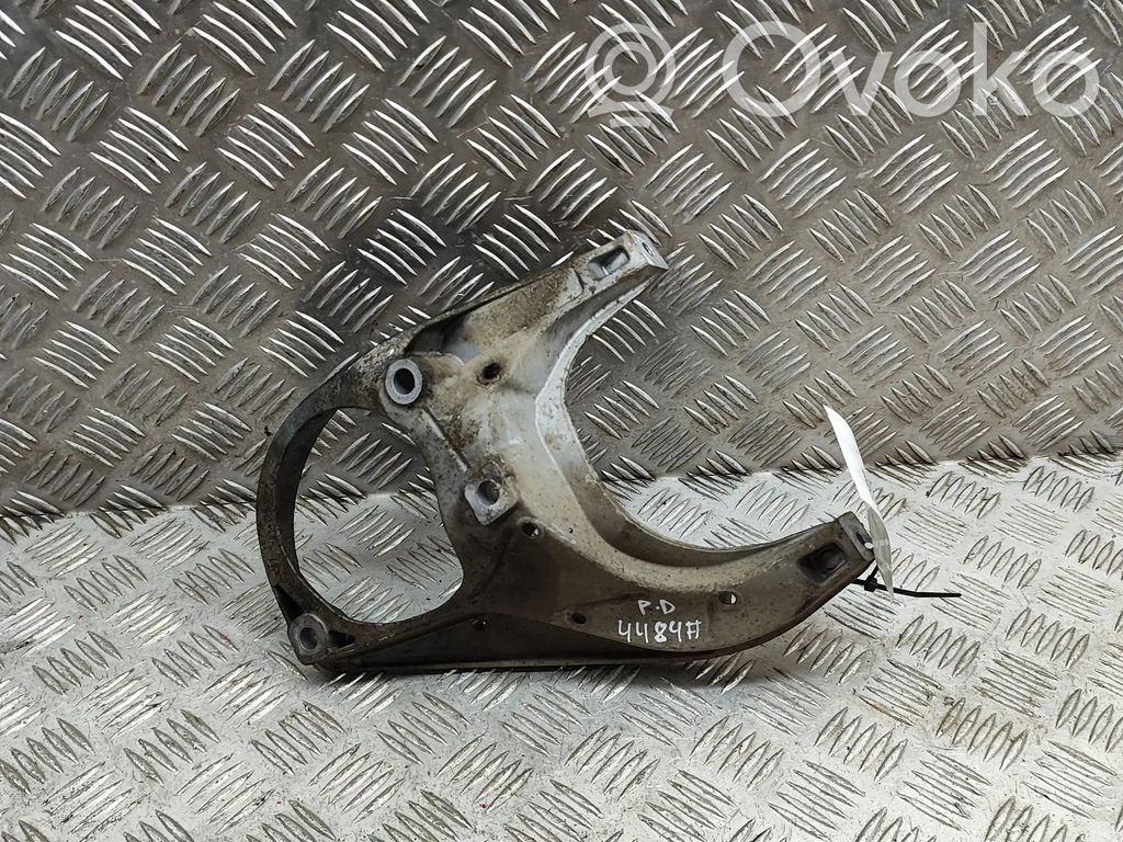 Engine mounting bracket   95B399331B,95B399331B