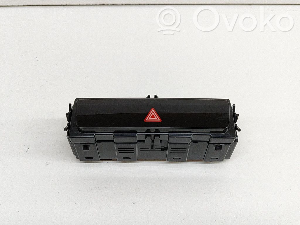 Audi Q4 e-tron Hazard light switch 