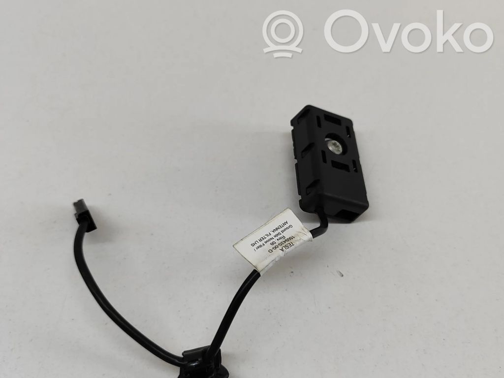 Tesla Model 3 Pystyantennin suodatin 