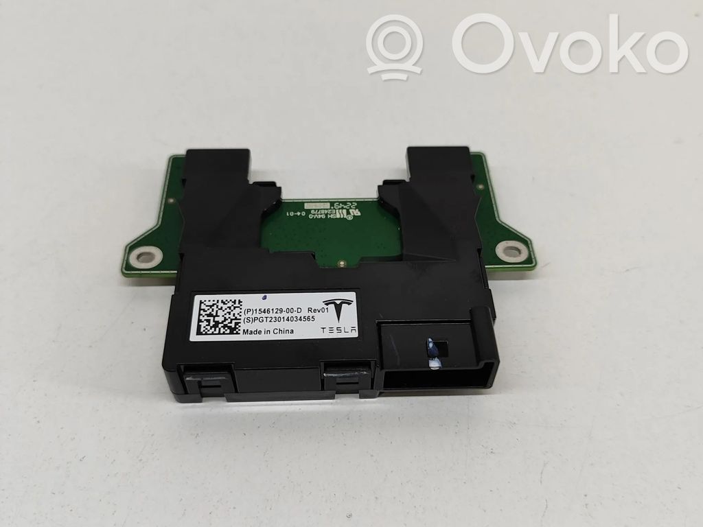 Tesla Model 3 Enchufe conector USB 
